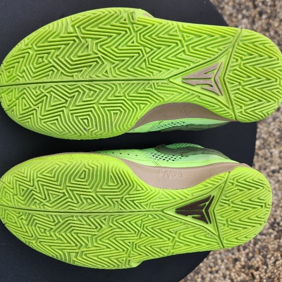 Nike Green Athletic Shoes - Picture 4 of 8